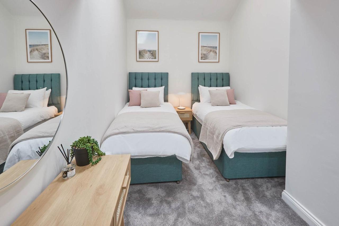 Host & Stay - Coastal Townhouse Уитби Экстерьер фото